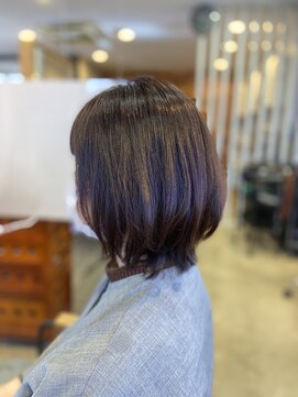 ヨーホーレッド(YOO-HOO RED) 艶のあるボブスタイル