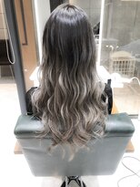 デイズ(days)&nbsp;グラデーションカラーフェミニンロングイメチェンダークアッシュ