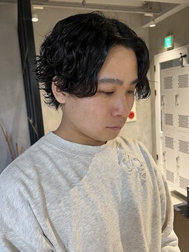 エリマバイフィフス 調布(elima by fifth) S字のカールが人気のセンターパート×波巻きスパイラルパーマ