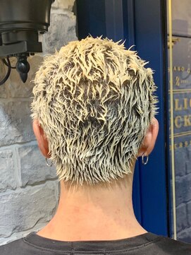 ミリオンバックス 神田店(Million Bucks) スパイキーショート/スペインカール<理容室>[メンズ/床屋/神田]