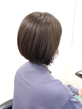 ベルポ(Bellpo) 大人女性の前下りショートボブ＆ベージュカラー