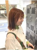 オレンジブラウンの外はねボブ