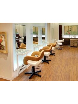 三越前駅近で好アクセス◎落ち着いた雰囲気の上質空間で大人女性向けの癒しの時間を♪