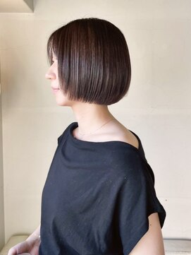 タヴィ(Tavi) 前上がりボブのフェイスレイヤー/丸みボブ/ボブカット/ボブヘア