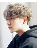 波巻きパーマツイストスパイラルパーマツーブロックメンズ黒髪