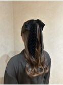 大人可愛いリボンヘアアレンジゆる巻きロングヘアセット