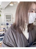 ベージュ×ミディアム
