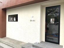 シキ(Shiki)の雰囲気（反町公園前一階のお店です。店内は広いのでゆったり過ごせます！）