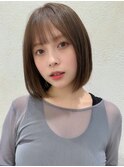 切りっぱなしボブ大人かわいいタッセルボブアッシュグレージュ