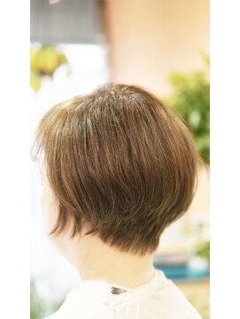 ネス(NESS) イルミナベージュなショートグラ42