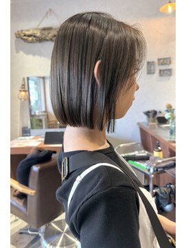 ウツギ(UTSUGI) 大人ボブ×グレージュカラー