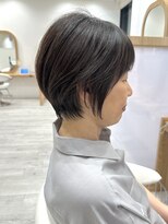 アドラーブル ココロ 新潟(adorable CoCoLo) 似合わせ小顔カット耳掛けショートボブアッシュハイライト