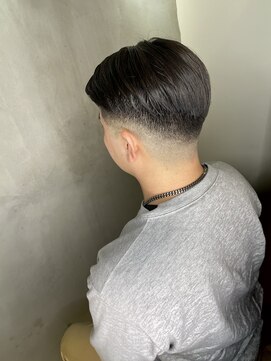 アンダーバーホワイトモデ 河内長野(_WHITE mode) ☆　人気　スキンフェード　刈り上げ　千代田×河内長野