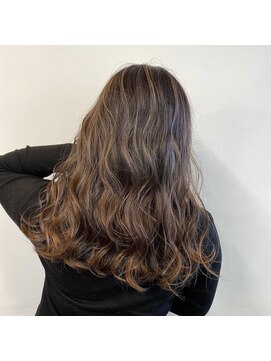 バズ ビー(BUZZ Bee) ナチュラルグレージュバレイヤージュ☆