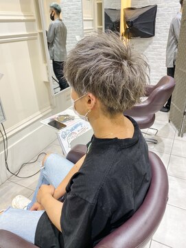 アヴァンス 天王寺店(AVANCE.) MEN'S HAIR 根元からの自然なグラデーション×マッドシルバー
