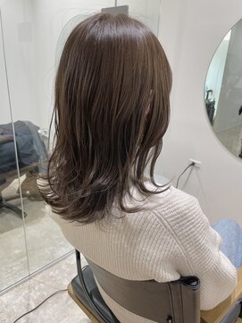 ヒトノワ(Hito.nowa) ミディアムレイヤースタイル×グレーベージュカラー