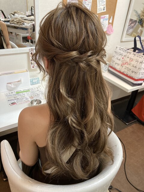 ハーフアップ　ロングヘアアレンジ