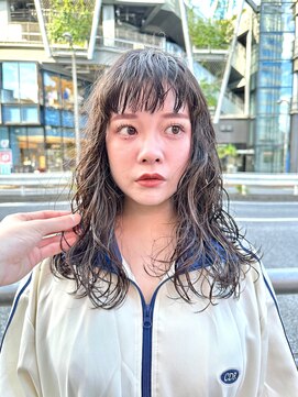 ヴェイン 渋谷(vain) ミディアムくるくるパーマロングレイヤー前髪パーマ切りっぱなし