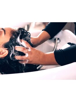 健康な髪は、健康な地肌から！気分や目的ごとに専用のスパクリームをご用意して揉みほぐしていきます♪