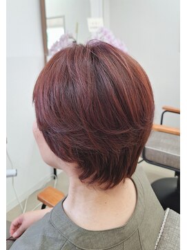 クリップ(CLIP) 大人女性に人気　襟足長めのショートスタイル