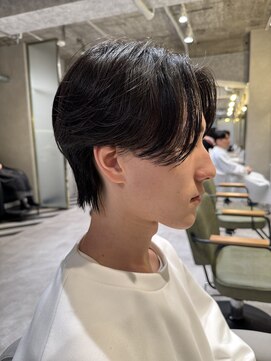 ゼスト リル 新宿(ZEST lill) 塩澤太一 センターパート ニュアンスパーマ 毛流れパーマ