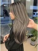 レイヤーカットとの相性抜群のハイライトカラー◎