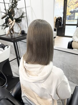 ロングボブ×グレージュカラー