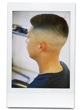 エイル(AILE) ブルーブラックバスボーズフェードスキンフェード