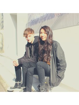 ワースホワイル(WORTH WHILE) 大人ガーリーダークアッシュミディアムレイヤーカットブリーチ