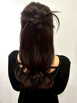 セプト 天神大名(SEPT.) ハーフアップ お団子 巻き髪 タイトヘア 結婚式アレンジ