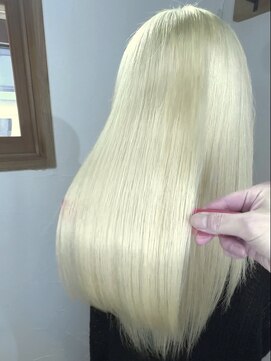 ブレイズヘアー(BLAZEhair) 【これでもブリーチのみ】ホワイトブロンド×ブリーチ３回