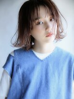 無造作に動くルーズナチュラルボブ