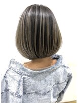 トルネード(TORNADO)&nbsp;外国人風ハイライトバレイヤージュショートボブ  グレージュ