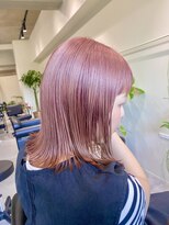 フイ(HUI)&nbsp;20代30代ハイトーンシアーピンクミディアムウルフ外ハネ