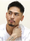 黒髪ミディアムフェードワイルドショートモヒカン
