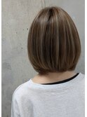 小顔丸みショートミディアム白髪ぼかしハイライト
