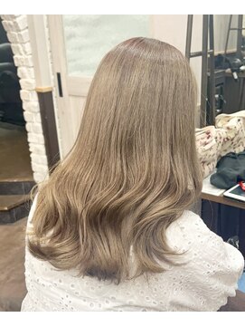 アフィナー 新宿(Afinar) くすみベージュ