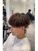 ツイストスパイラル刈り上げツーブロック茶髪マッシュ