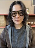 暗髪でも垢抜けるニュアンスパーマ×レイヤー