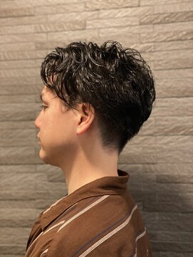 エグゼグティブクラブ 麻布十番(EXECUTIVE CLUB) センターパートゆるふわパーマ＜理容室＞＜麻布十番/メンズ＞