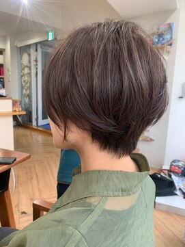 カナエ(CaNaE) グレージュショート