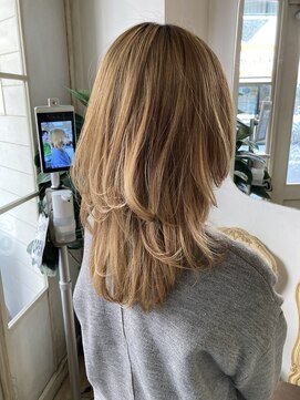 シェノン(CHAINON) ハイトーンベージュカラーダメージレスブリーチウルフヘア