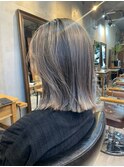 ベージュ
