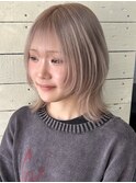 ミディアムウルフ/ホワイトミルクティー/レイヤーカット