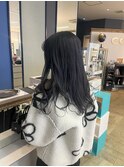 ダークグレージュカラーのロングヘア