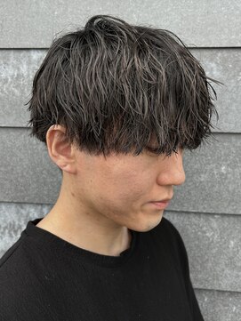 ヒュイル バイ ニアウ(Hwyl by Niau) メンズマッシュシャドウパーマスパイラルパーマニュアンスパーマ