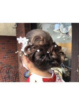 【和装ヘアセット￥4200】早朝料金なしで朝から予約可能です♪和装ヘアセットが得意なサロンです。