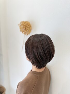 モク(mok) ショート×白髪ぼかしハイライト