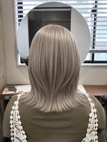 イルダバイグラッシー センター北(iluda by glassi) ハイトーン × ミディアムレイヤーカット