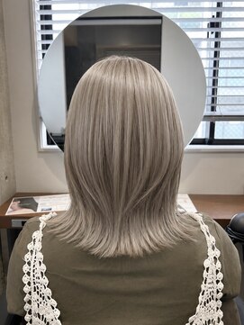イルダバイグラッシー センター北(iluda by glassi) ハイトーン × ミディアムレイヤーカット